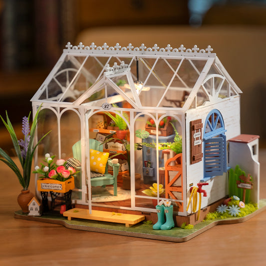 Dreamy Garden House DG163