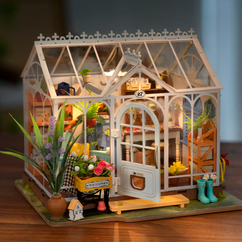Dreamy Garden House DG163
