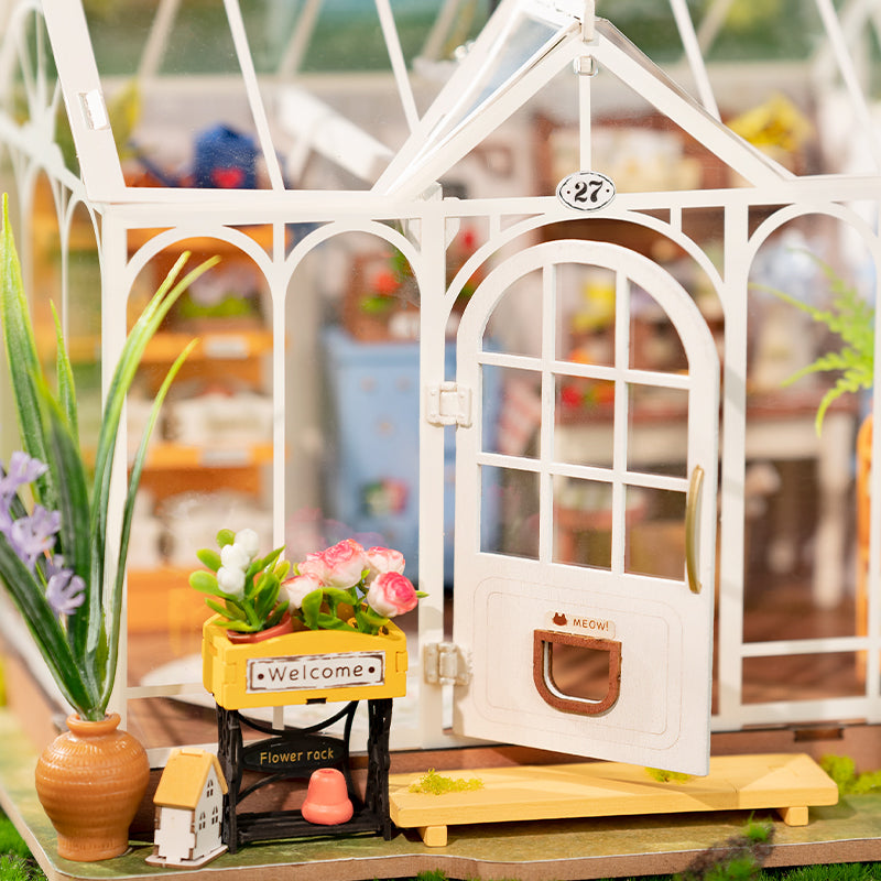 Dreamy Garden House DG163
