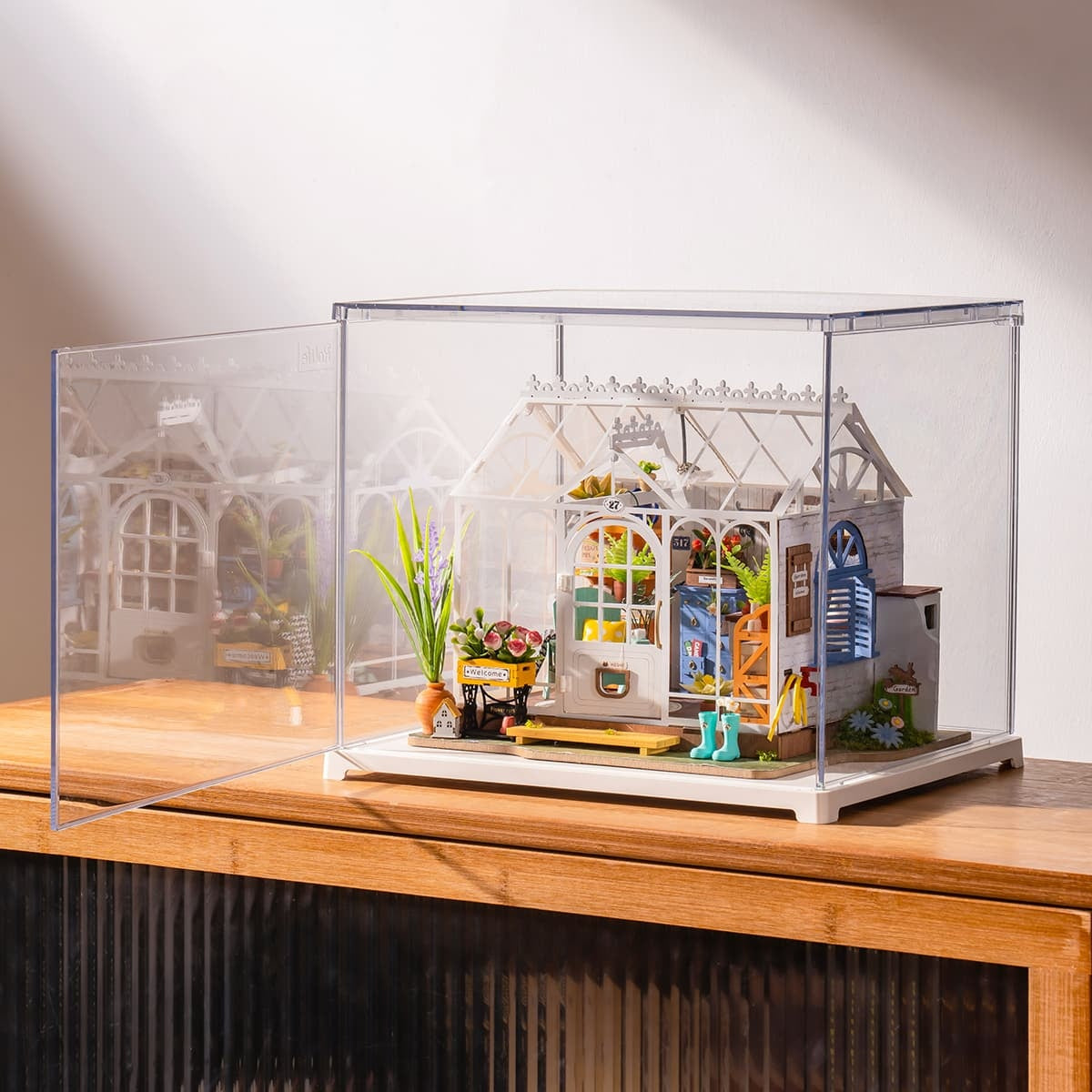 Dreamy Garden House DG163 with Display Box DF03L